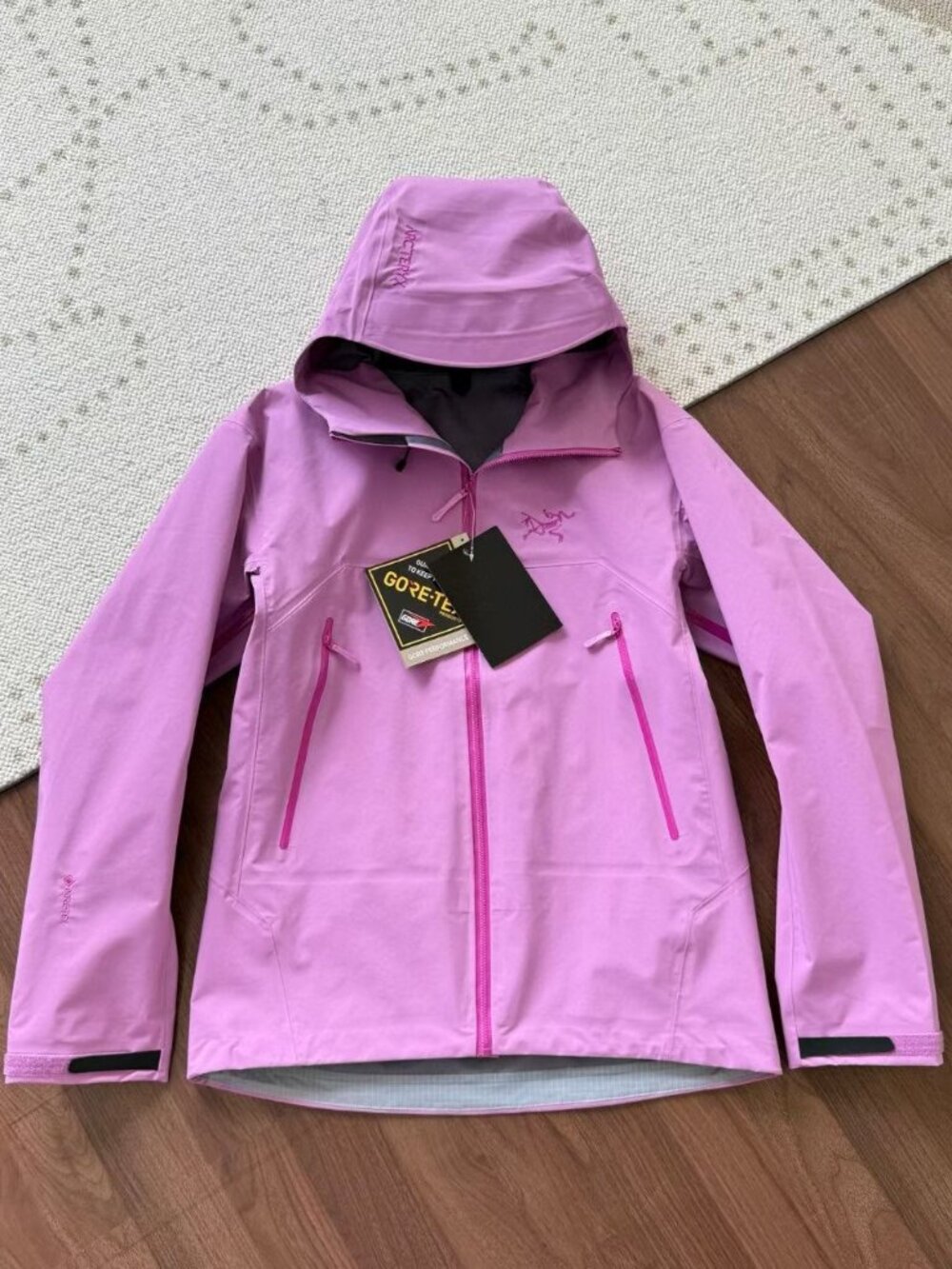 Arcteryx Beta Series Beta LT JacketHooded Hardshell Jacket, SizeM